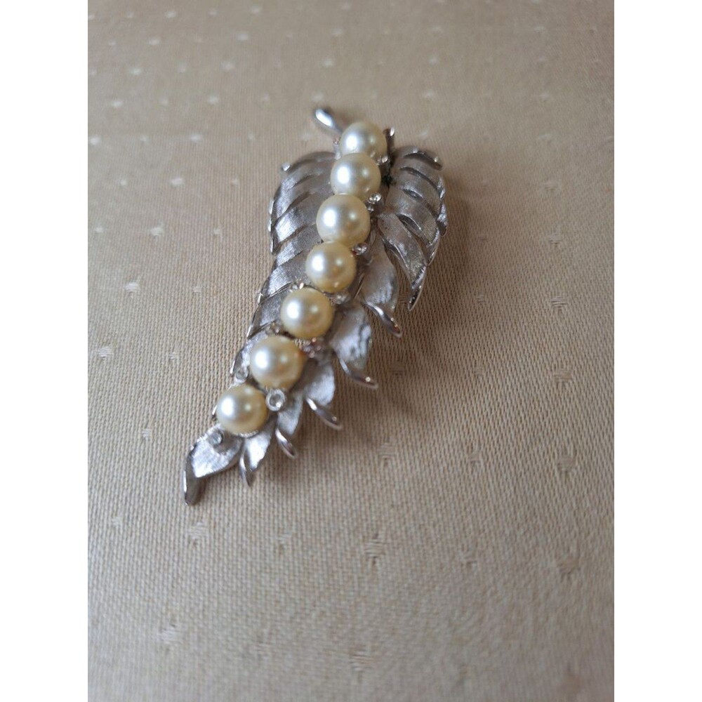Brooch Silvertone & Faux Pearl, Trifari, marked on the back 3" Leaf